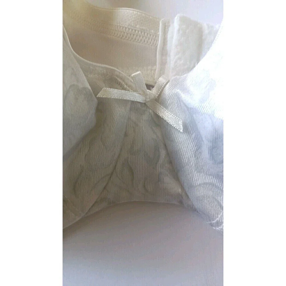 Playtex 18-Hour Bra Sz  36B White Satin Floral Padded  Underwire Comfort Straps